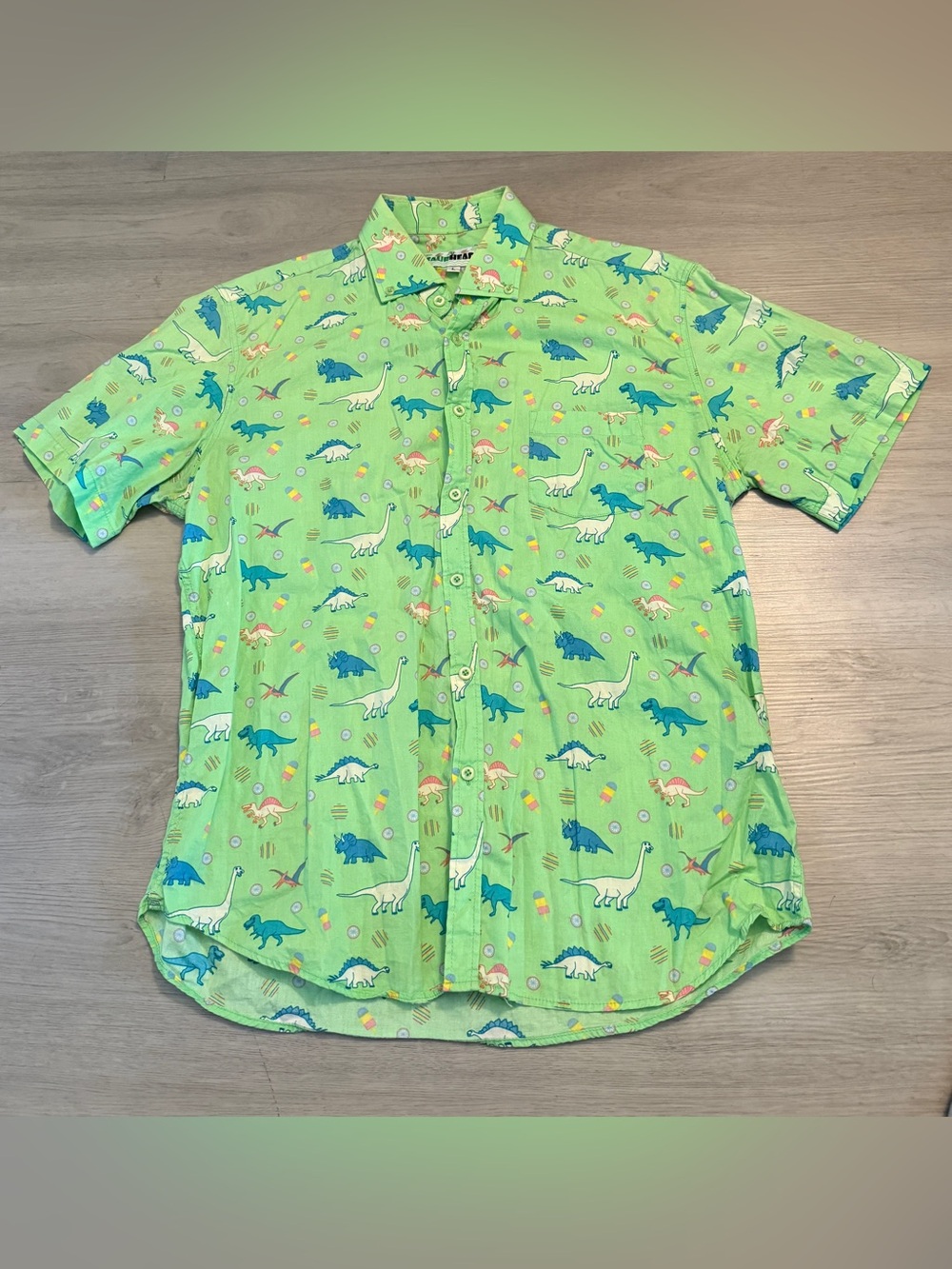 Casual Short-Sleeve Button-Down Shirt in Bright Green Dinosaur Print